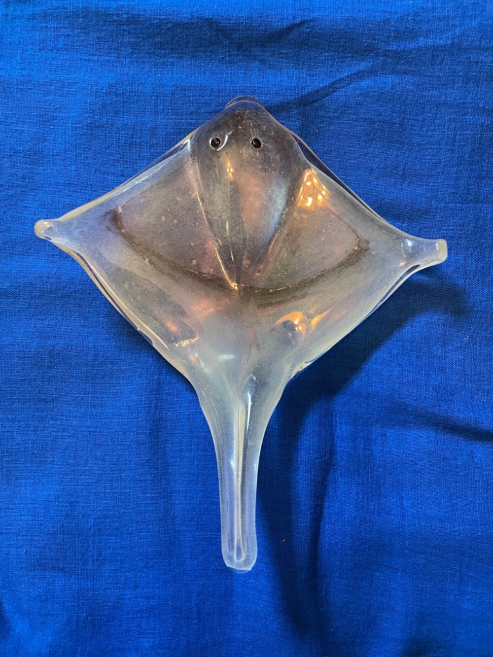 Glow in the dark blown glass stingray - Picture 2 of 4